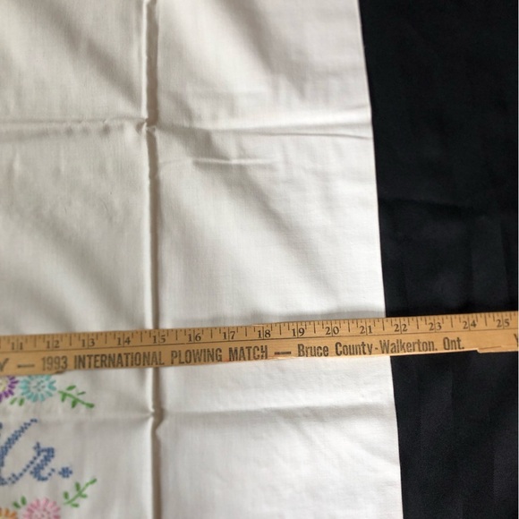 Vtg Embroidered Mr. and Mrs. Pillow Cases - Picture 6 of 12